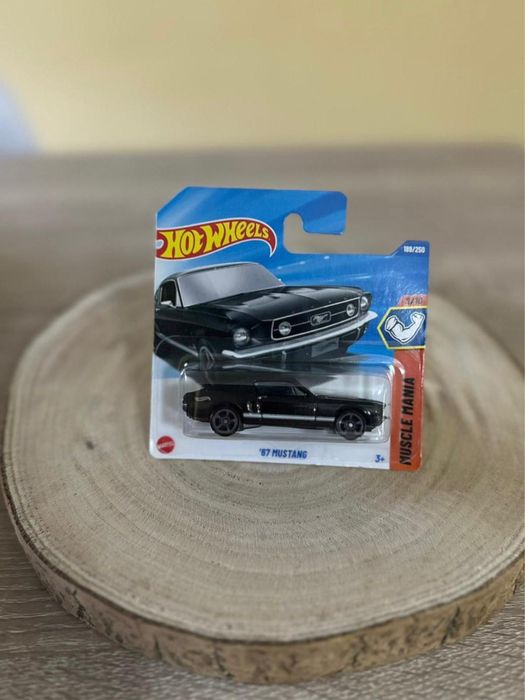 Miniatura Hot Wheels '67 Mustang