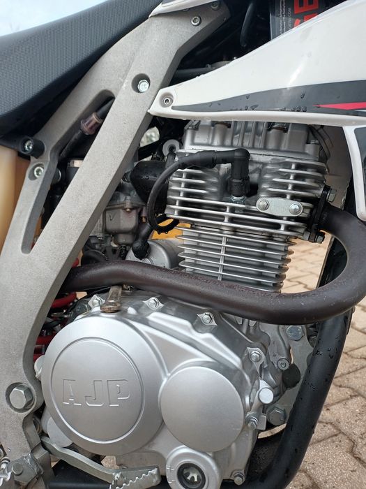AJP 125 Supermotard