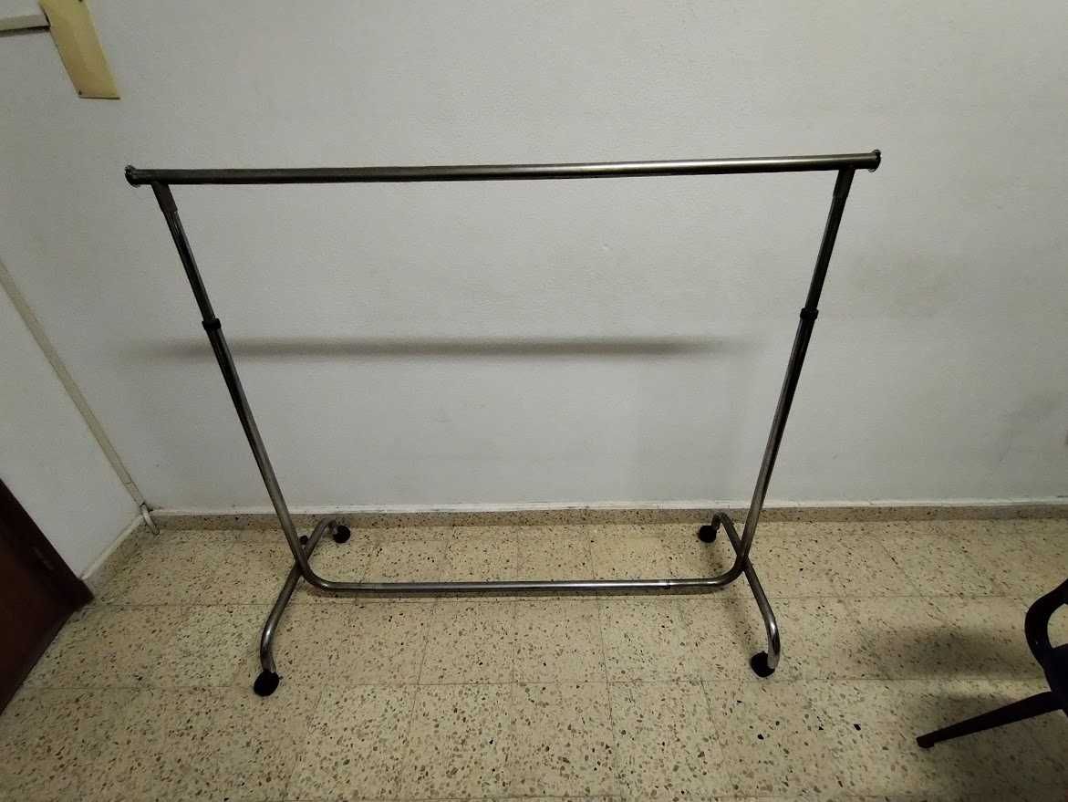 Suporte Extensível para Cabides em Inox com 4 rodas