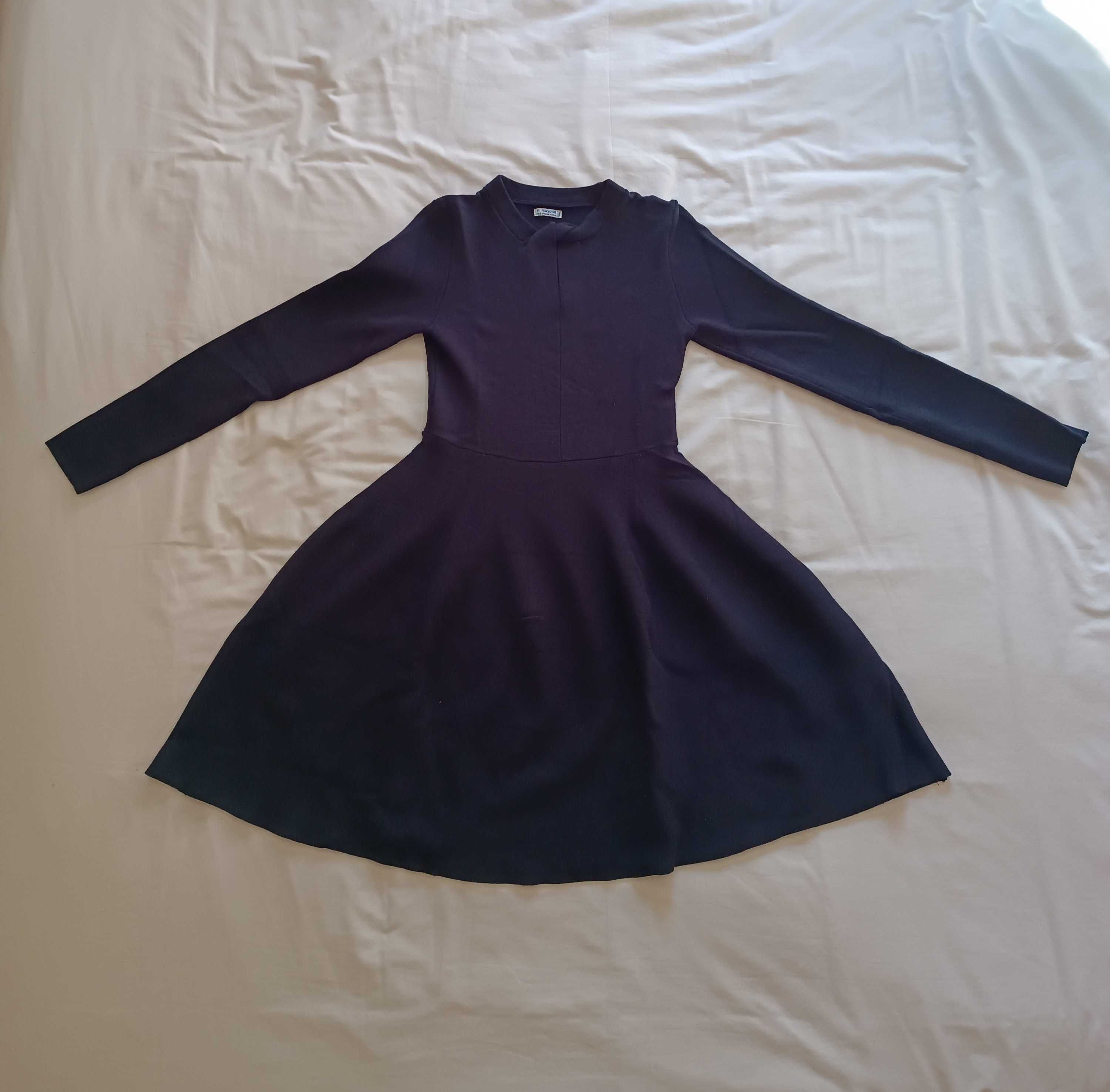 Vestido azul solto em baixo
