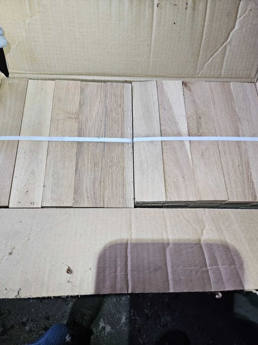 Nowy parkiet podłogowy, klepki bez piór 30 m2