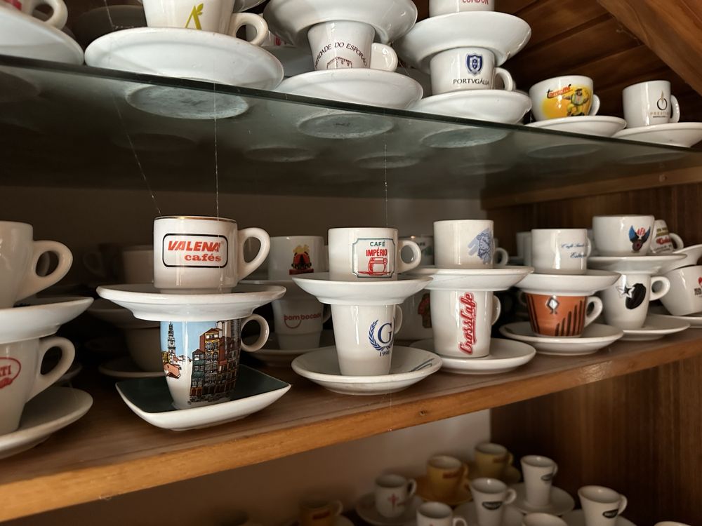 Coleção de 1260 Chávenas de Café - 40 anos