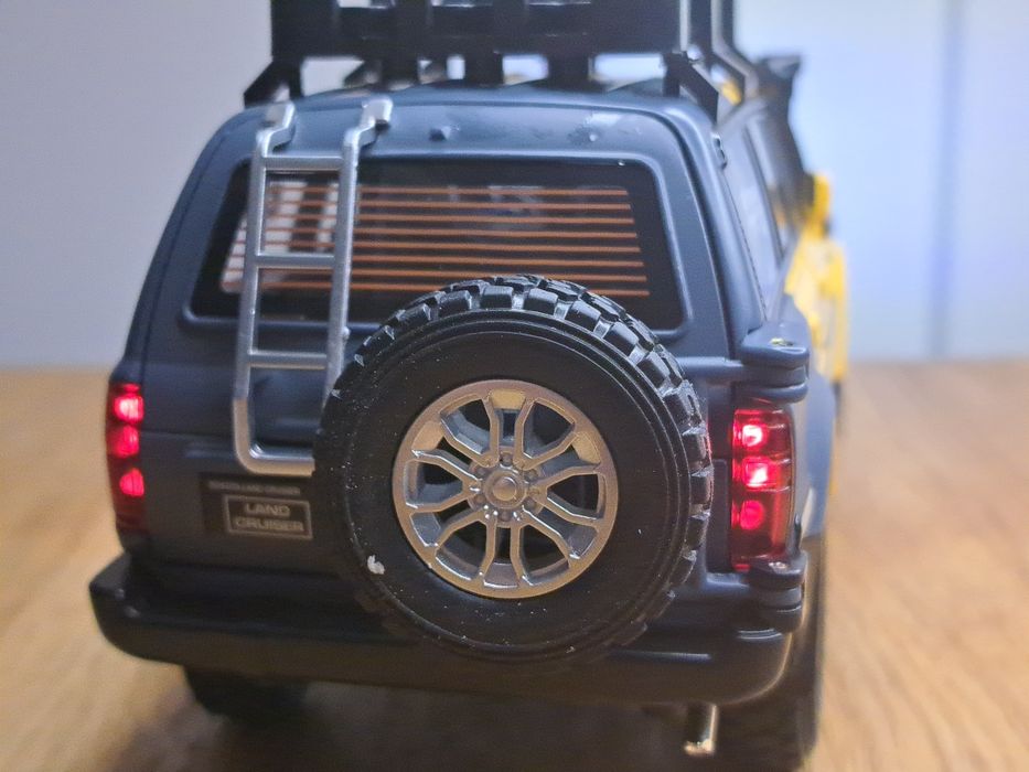 Toyota Land Cruiser Discovery. Duży