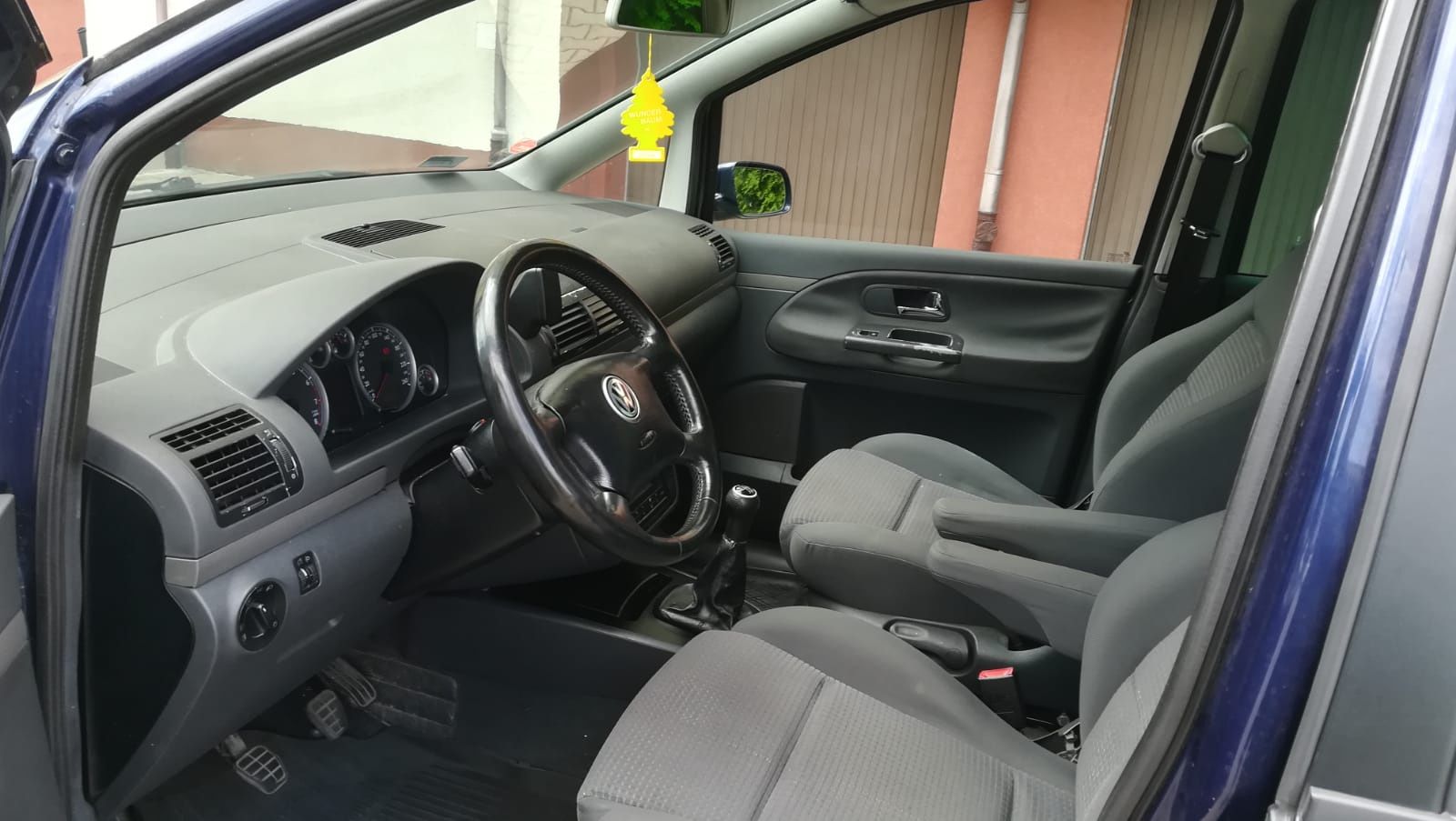Sprzedam zadbanego i doiwestowanego Vw 1.8 Turbo 7 osób klima 6biegow