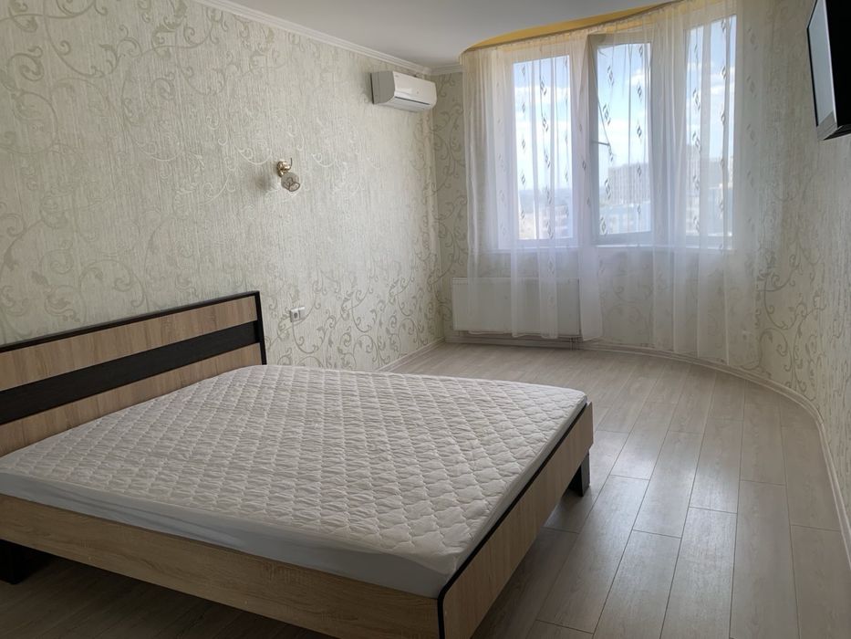 Оренда 1 кім. кв. 50 кв.м. з кухнею студією. Осокорки, ЖК Статус Град