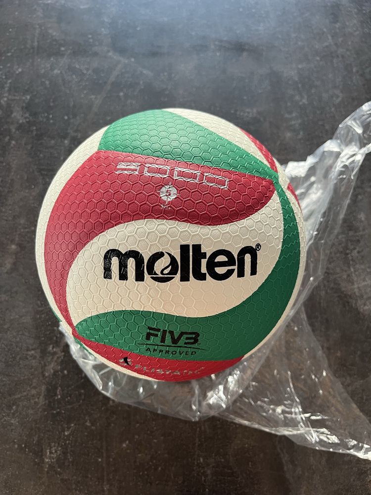 Nowa piłka do siatkówki Molten V5M5000