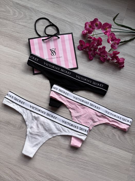 Zestaw czarne białe różowe stringi z logowaną gumą Victoria’s Secret