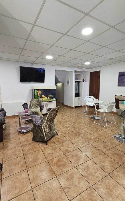 Гончара,28. Приміщення 42кв.м. під студію танцю або спортивну секцію.