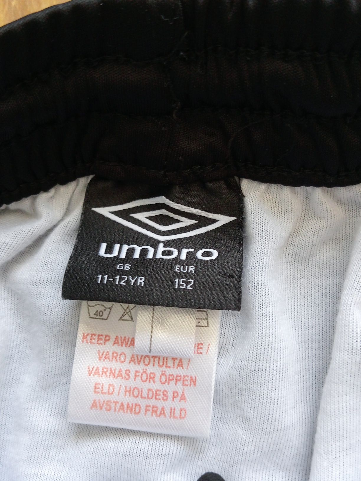 Spodenki chłopięce Umbro rozmiar 152