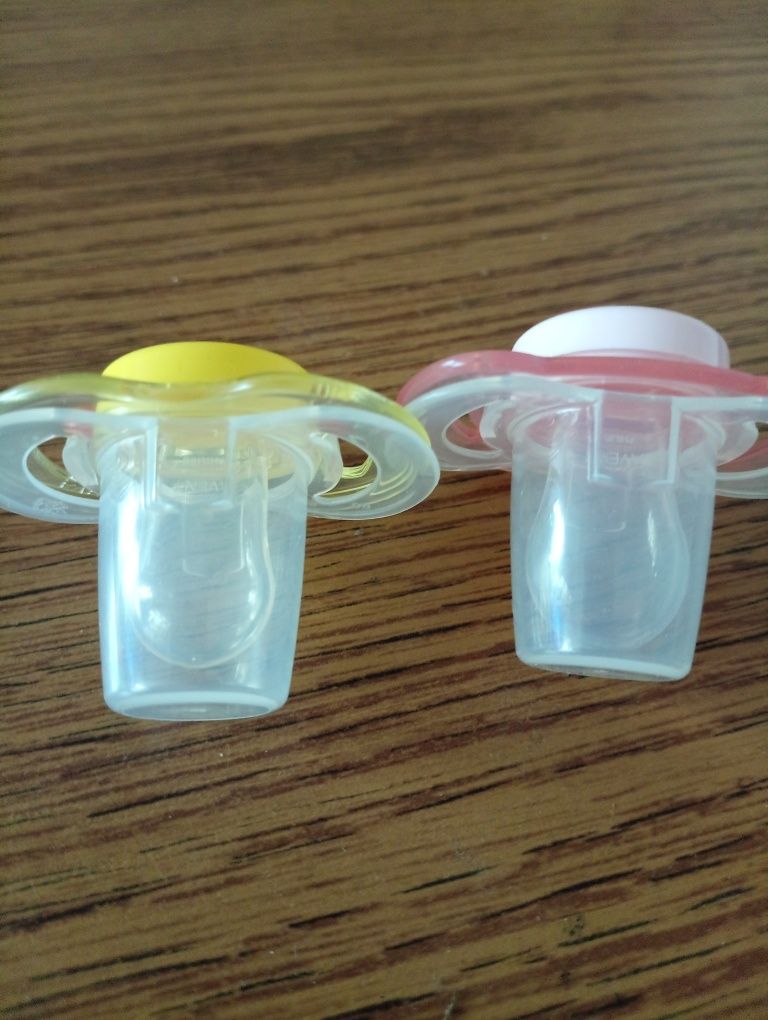Dwa proste smoczki dla dziewczynki noworodka