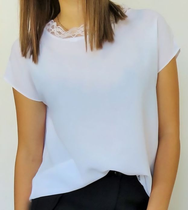 Nowa cieniutka bluzka z koronką z dekoltem V, Atelier Edith, rozm S