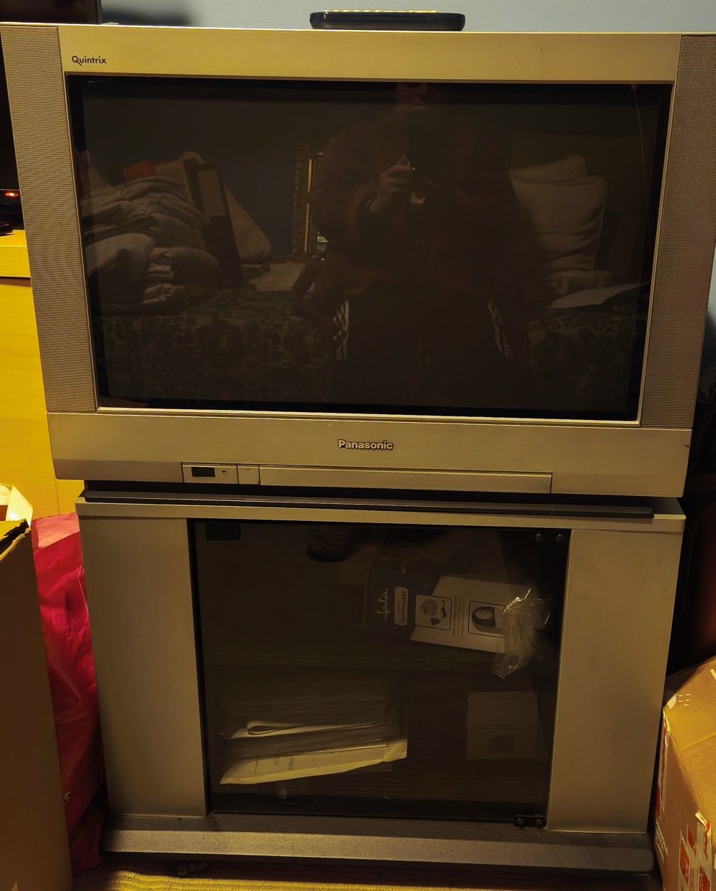 TV Panasonic com móvel