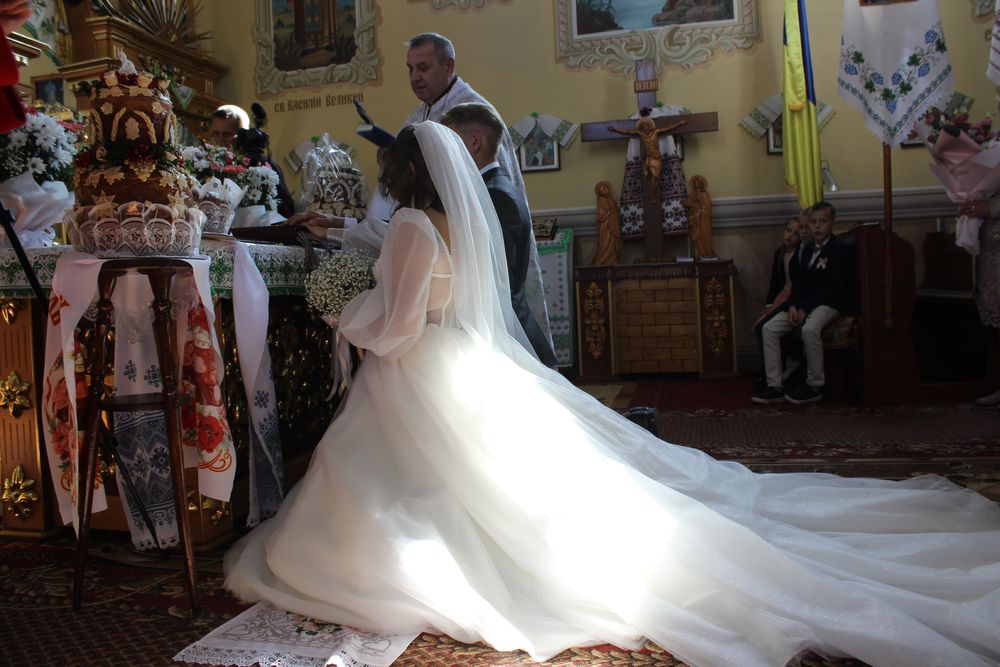 Весільна сукня