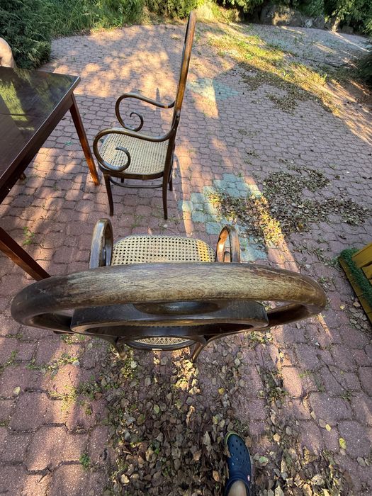 Stół z 4 krzesłami