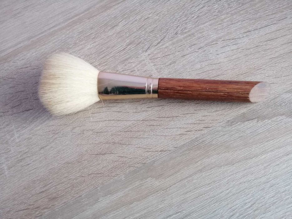 Pędzel z naturalnego włosia na drewnie