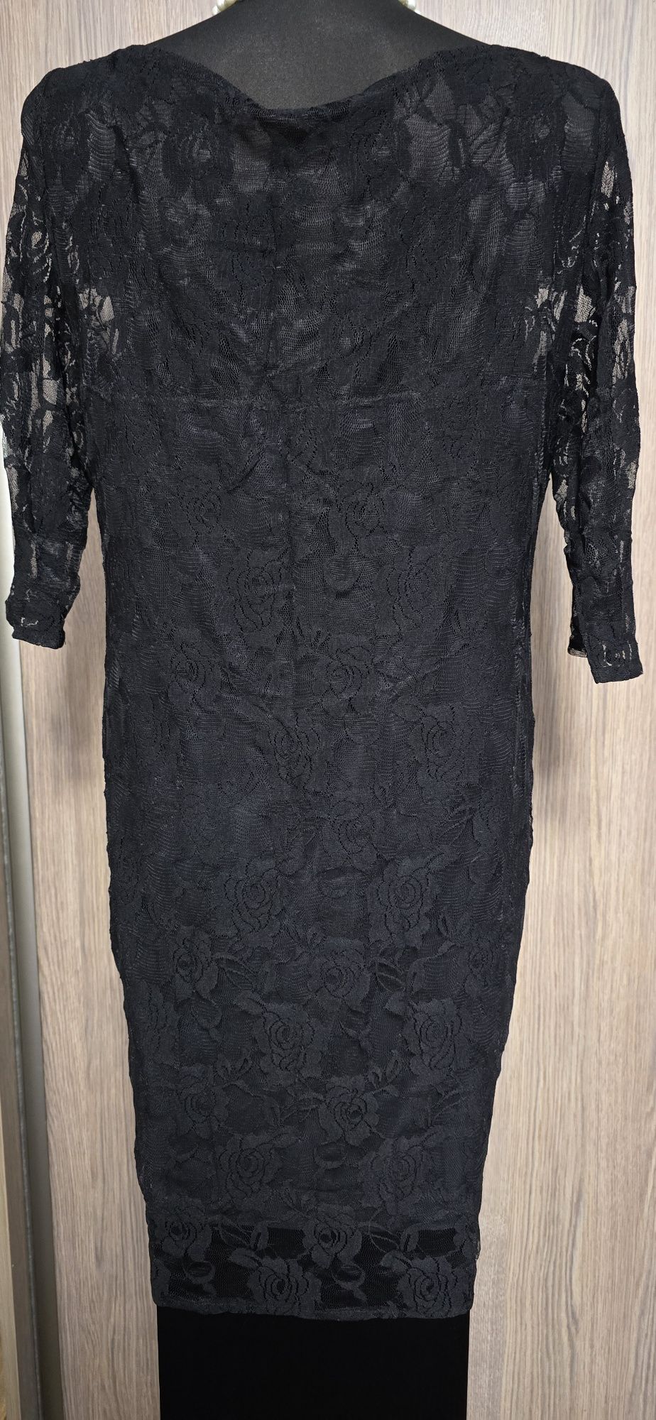 Nowa -- Czarna Koronkowa Sukienka -- Bardzo Elastyczna - Roz. XL/42/14