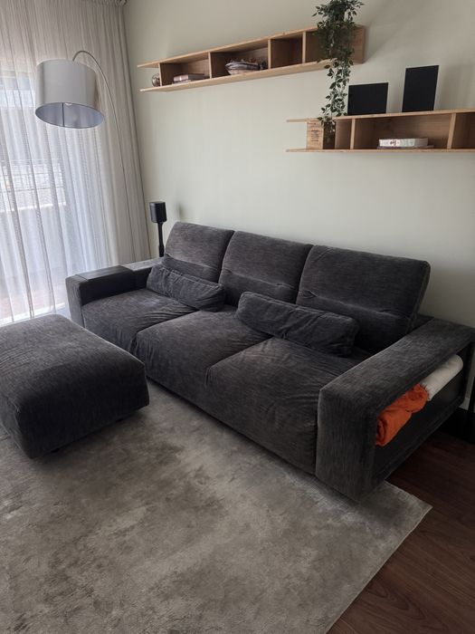 Sofá BoConcept Hampton de 3 lugares e puff