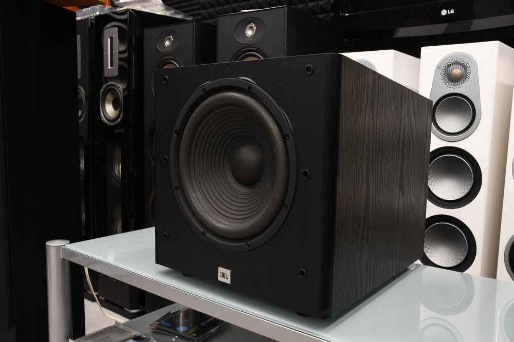 Mocny subwoofer aktywny JBL Arena Sub 100P do kina domowego i muzyki