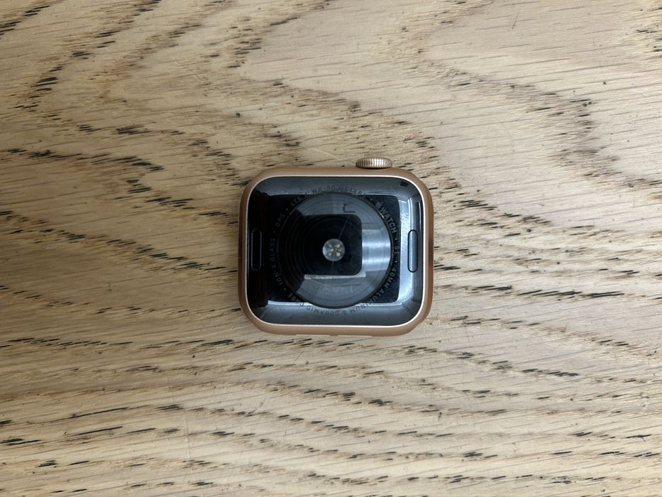 Apple Watch SE 40mm Gold Cellular – stan bardzo dobry