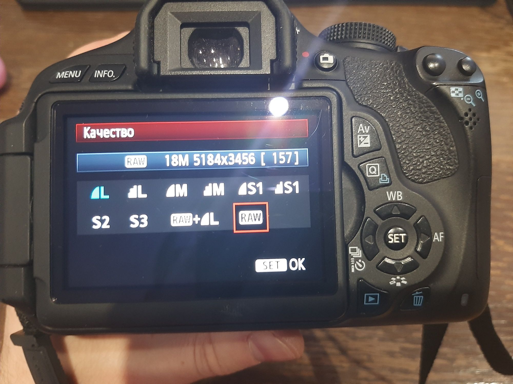 Canon EOS 600D + вспышка Nissin Di466 + карта памяти 32 Гб + кейс