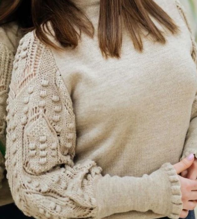 Теплый нарядный свитер