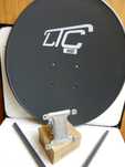 Antena satelitarna do odbioru TV z satelity o średnicy 80 cm .