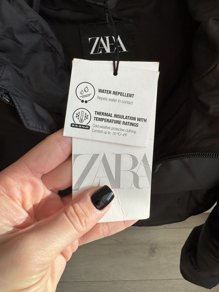 Куртка Zara чорна з капюшоном