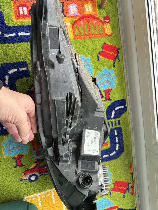 Фара передня права Тесла 3, лінза на запчастини