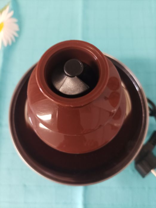 Fonte de chocolate eletrica, e nova.