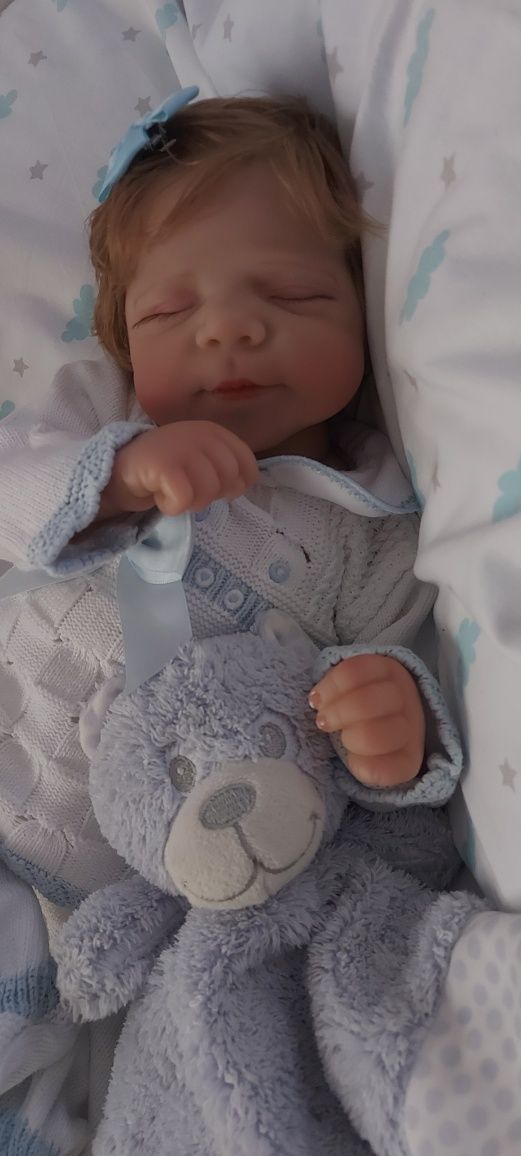 Bebe reborn realista menina com 50 cm com enxoval