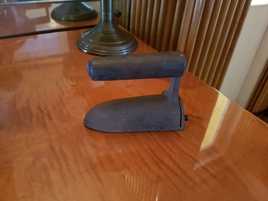 Żelazko na duszę węgiel antyk zabytek