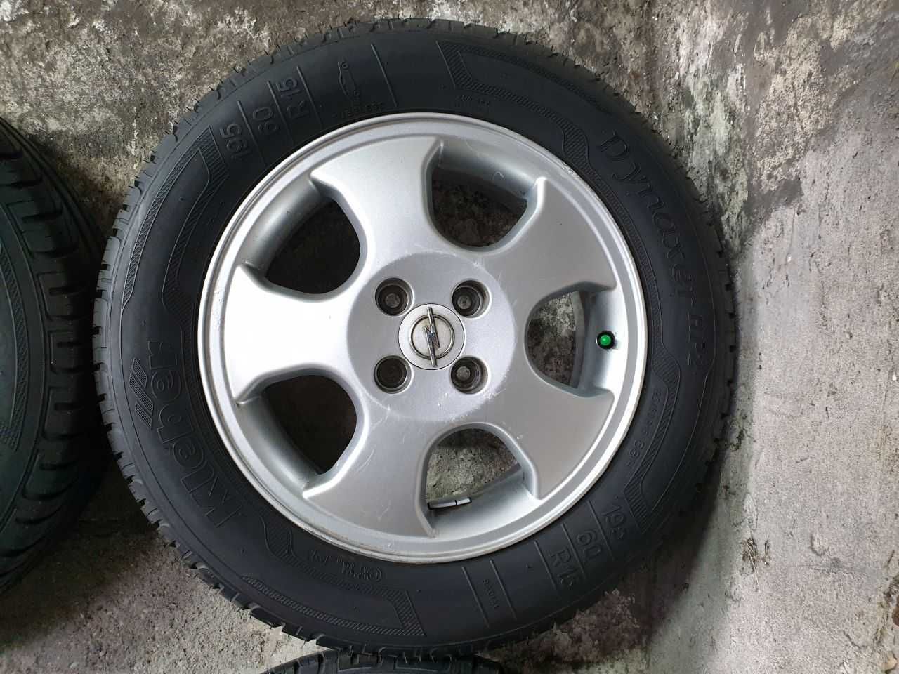 Felgi aluminiowe Opel R15 4x100 6JX15H2 ET 49 centr 56,6mm