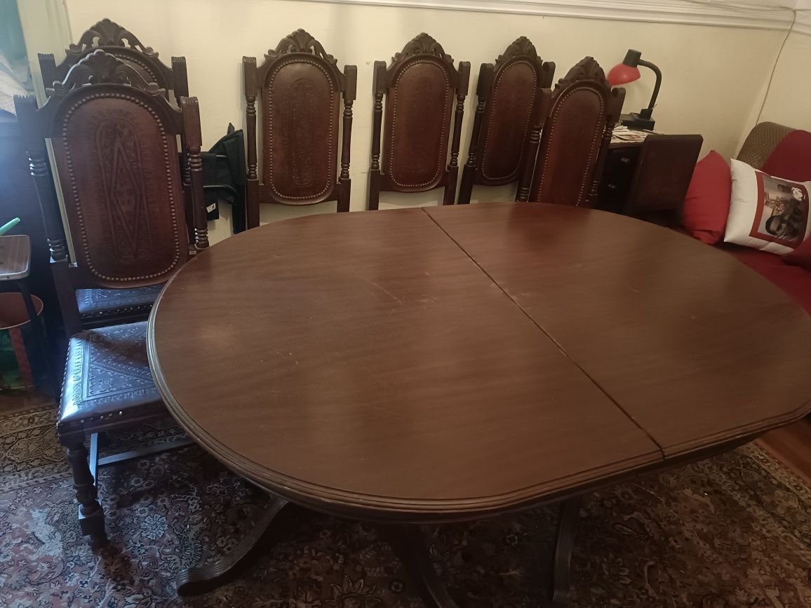 mesa sala, 6 cadeiras, 2 cómodas, aparador e roupeiro