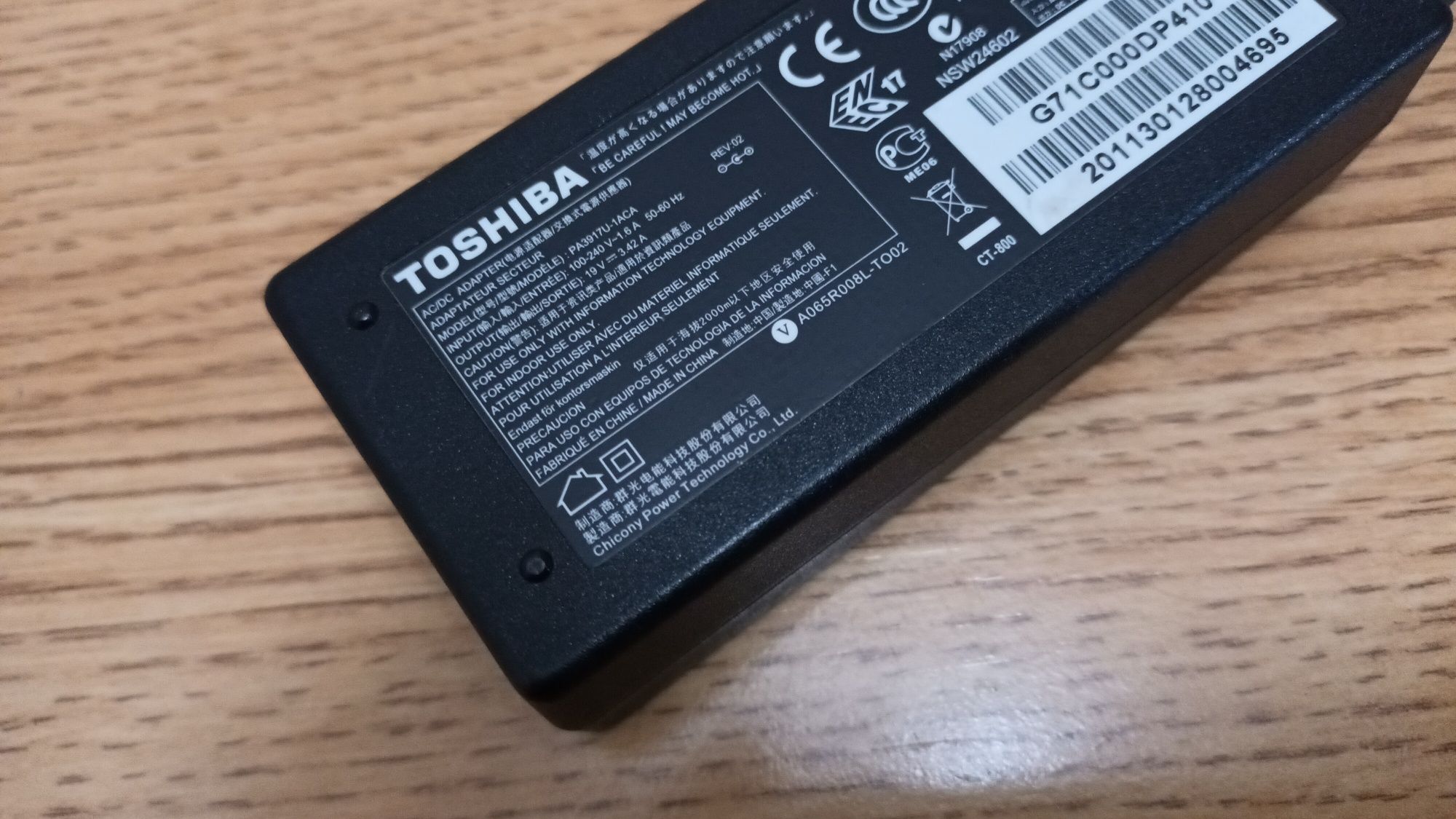 Carregador de portátil Toshiba 19V 3.42A