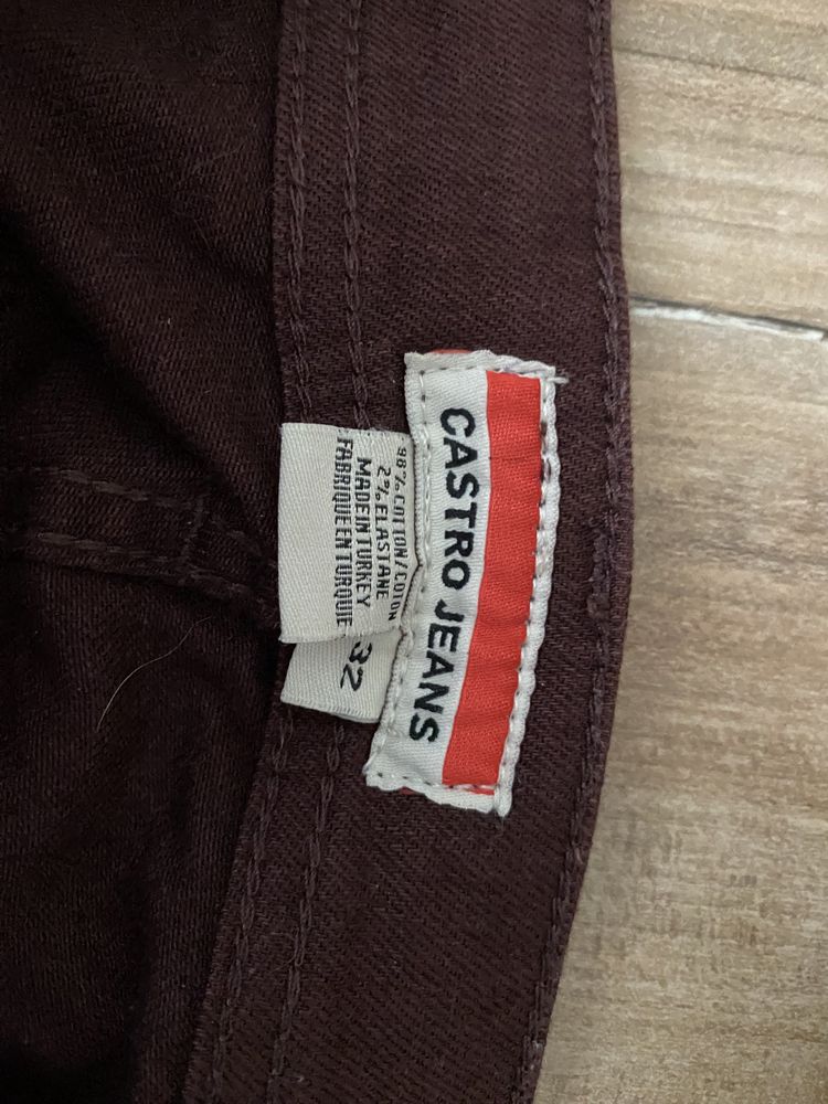 Spodnie jeans Castro z rozdarciem  rozmiar 32/L