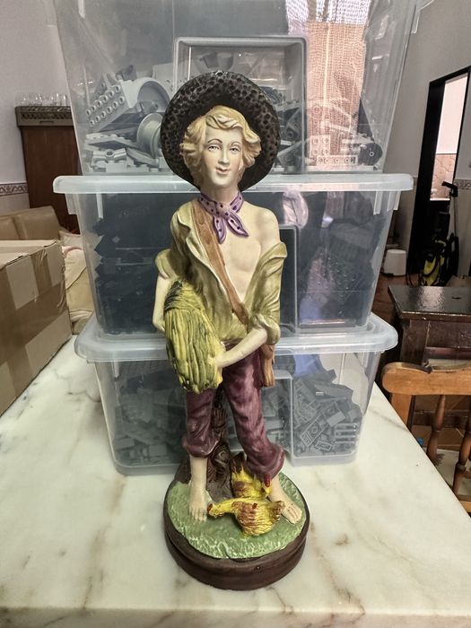 Figura decoração - homem plebeu porcelana
