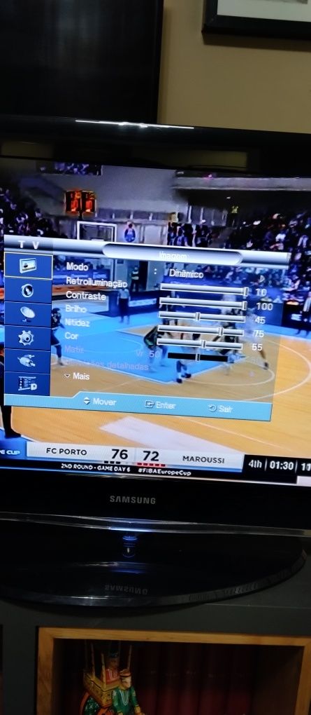 TV LCD Samsung com suporte