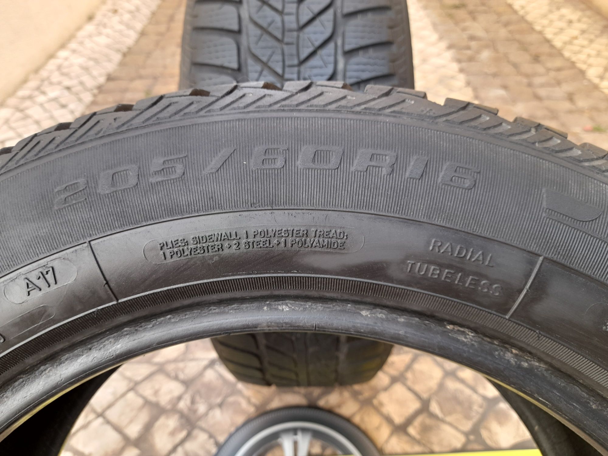 2 Pirelli 205/60R16 96H M+S Sotozero, 2 pneus 205/60R16 Fulda Kristal