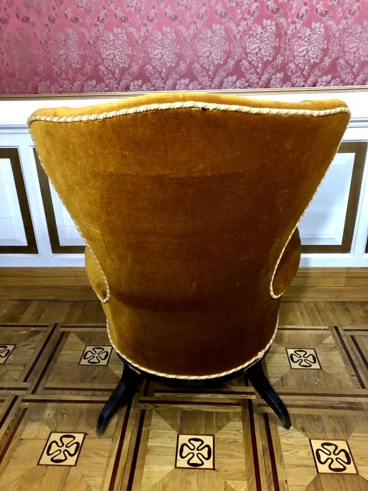 FOTEL USZAK czarny dąb tkanina welur w kol starego złota Francja ANTYK