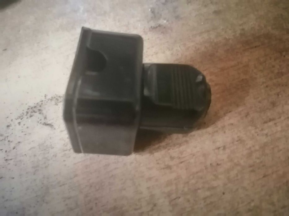 Продам  советскую ( послевоенную)  вилку с розеткой для радиоточки