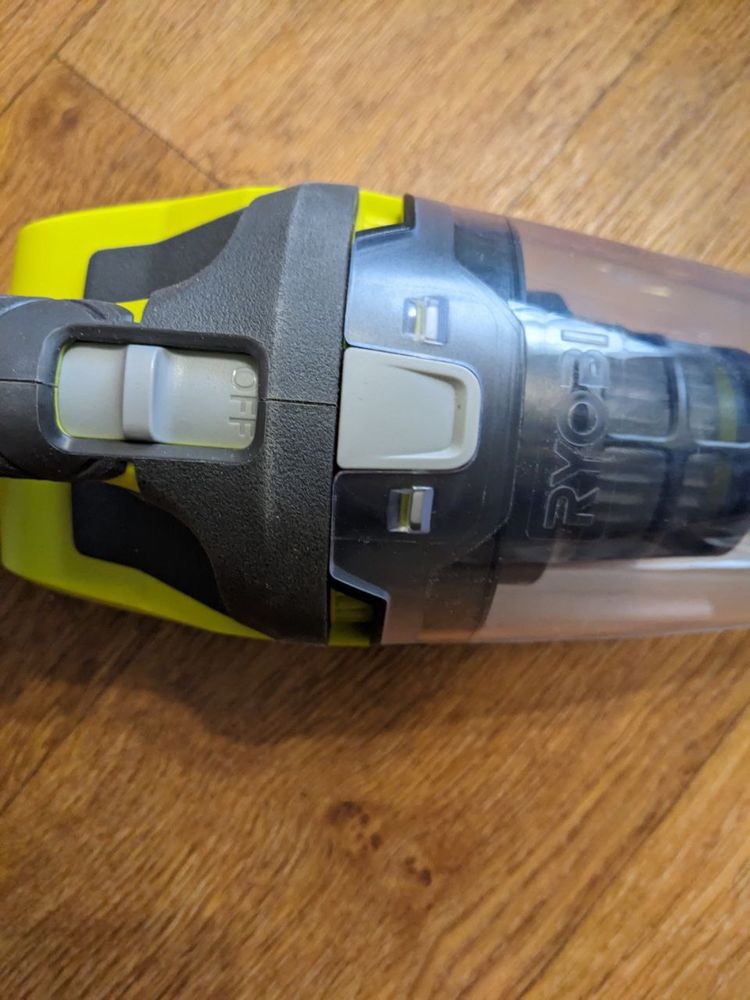 Аккумуляторный ручной пылесос Ryobi ONE+ PCL705