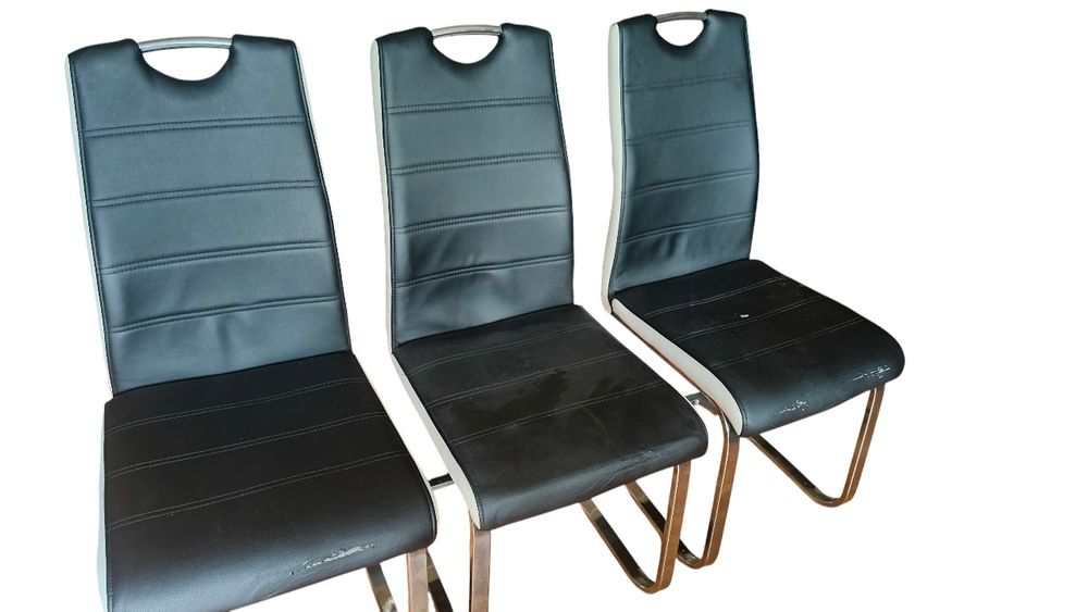Krzesła tapicerowane chromowane.