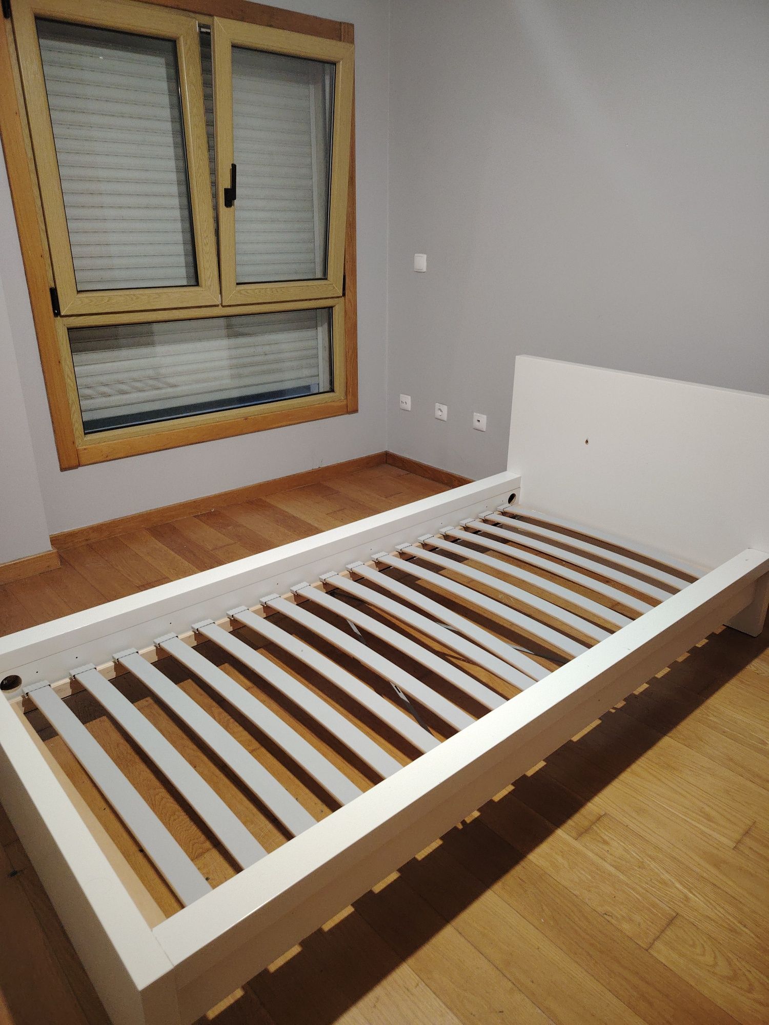 Cama MALM individual - venda urgente