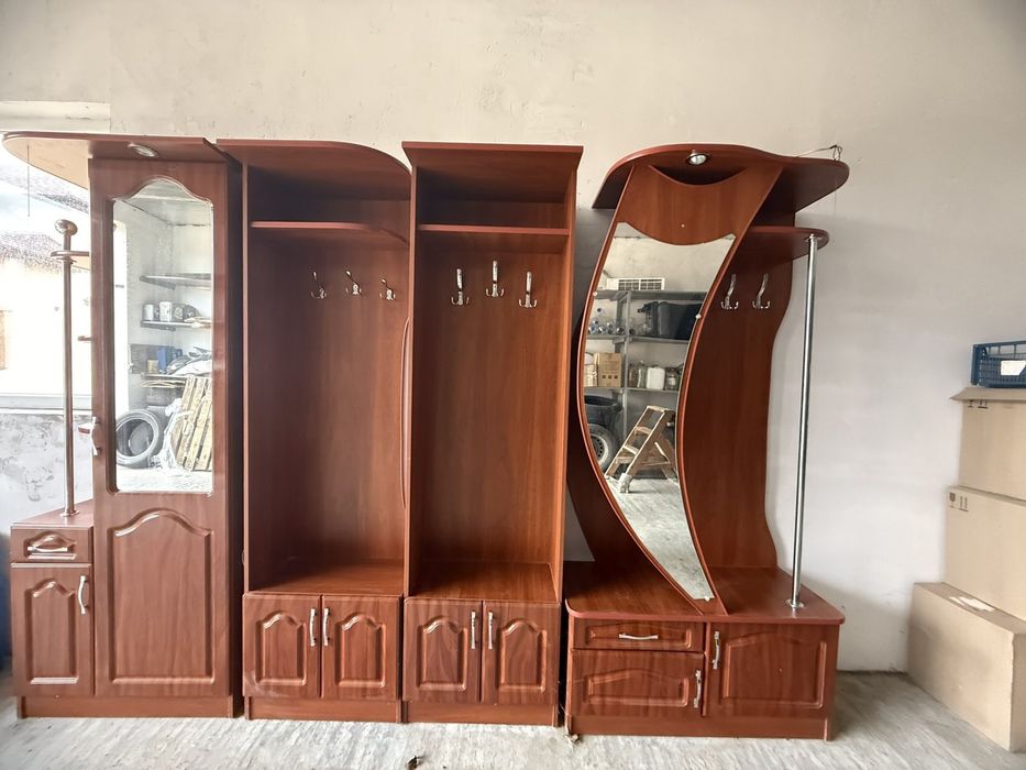 Продам прихожу в коридор