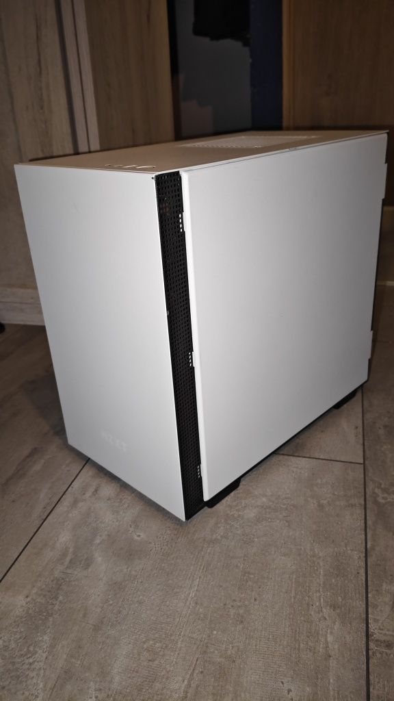 Obudowa ITX NZXT H210