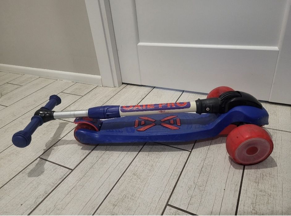 Дитячий триколісний самокат Maraton Macro Oxie