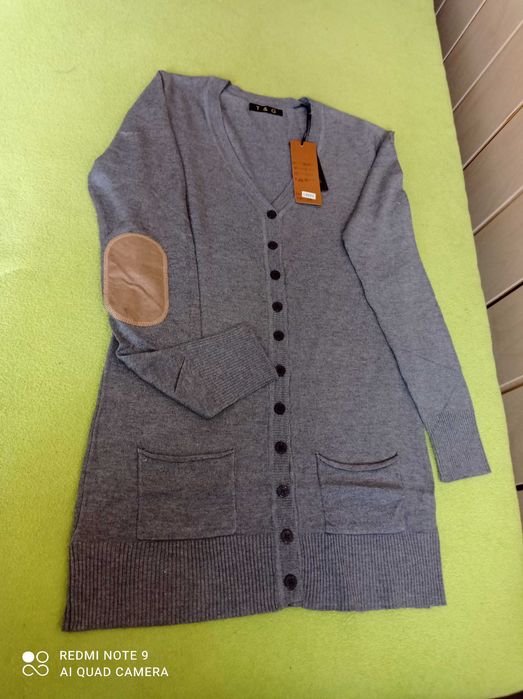 Świetny długi kardigan-tunika z długim rękawem.