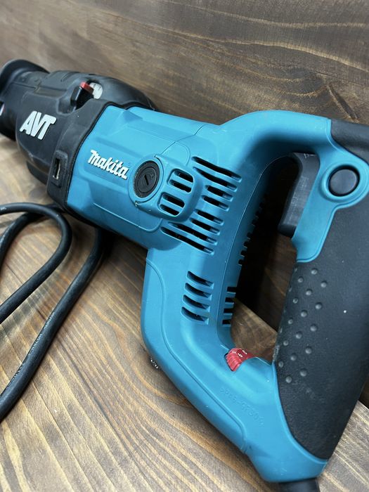Шабельна пилка Makita JR3070CT