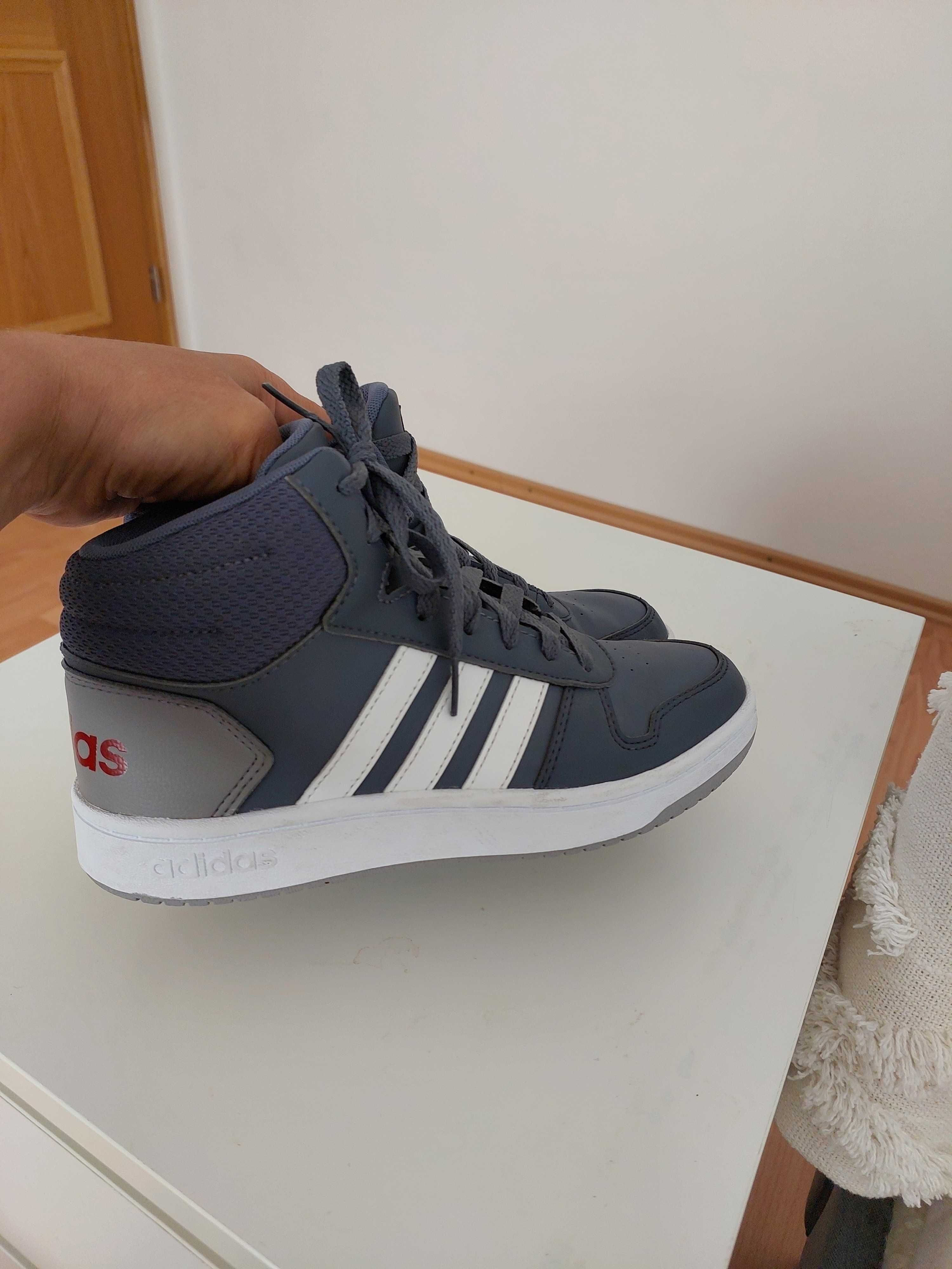 Adidas чоботи на хлопчика.37,5.