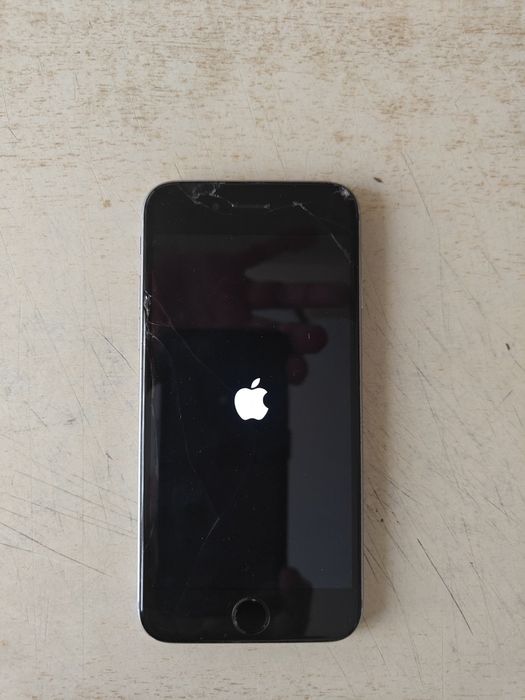 Sprzedam legendarny już smartfon Apple iPhone 6s.Stan dobry.Czytaj opi